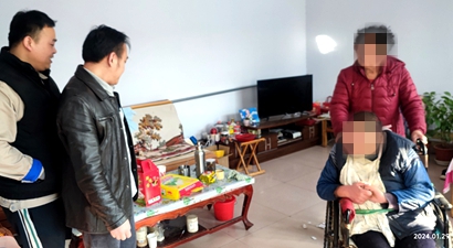 走訪慰問社區(qū)困難群眾